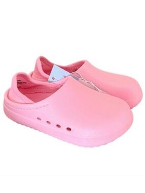 NWT. Cat & Jack Kids Pink Croc Style Shoes size:8